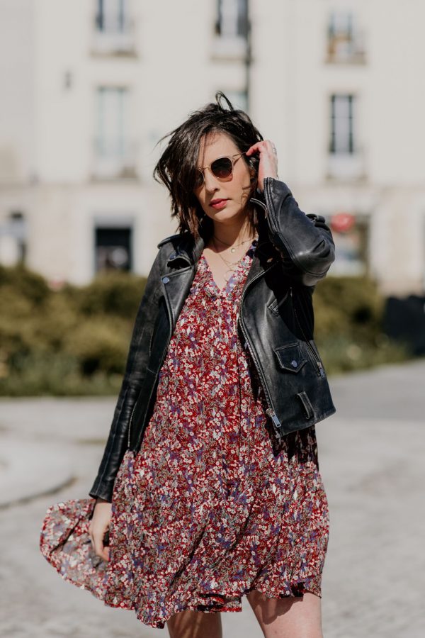 Robe Rouge à Fleurs VERO MODA - Taille XS, Coupe Cache-cœur, Manches 3/4, Parfait état